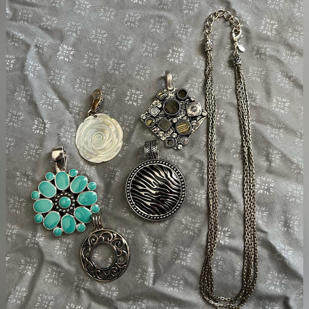 Premier Designs necklace with interchangeable pendants